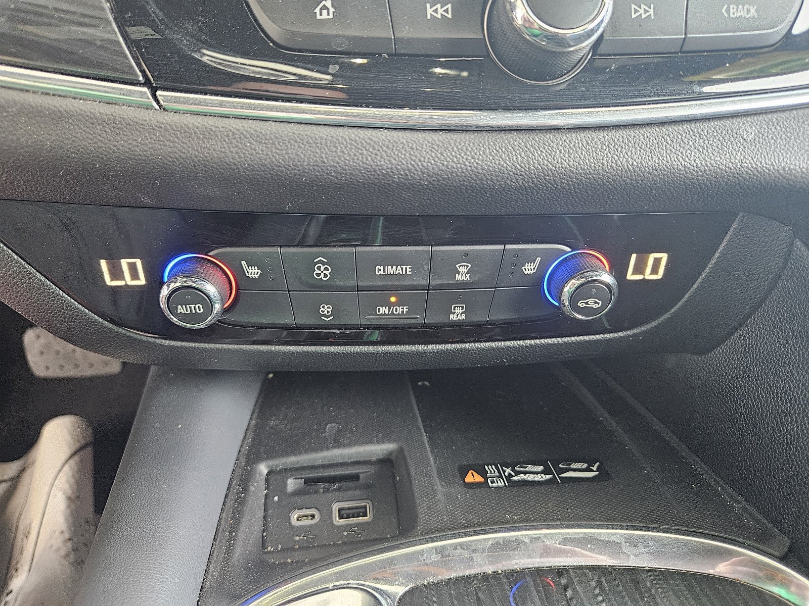 Used 2023 Buick Enclave Essence FWD image 16
