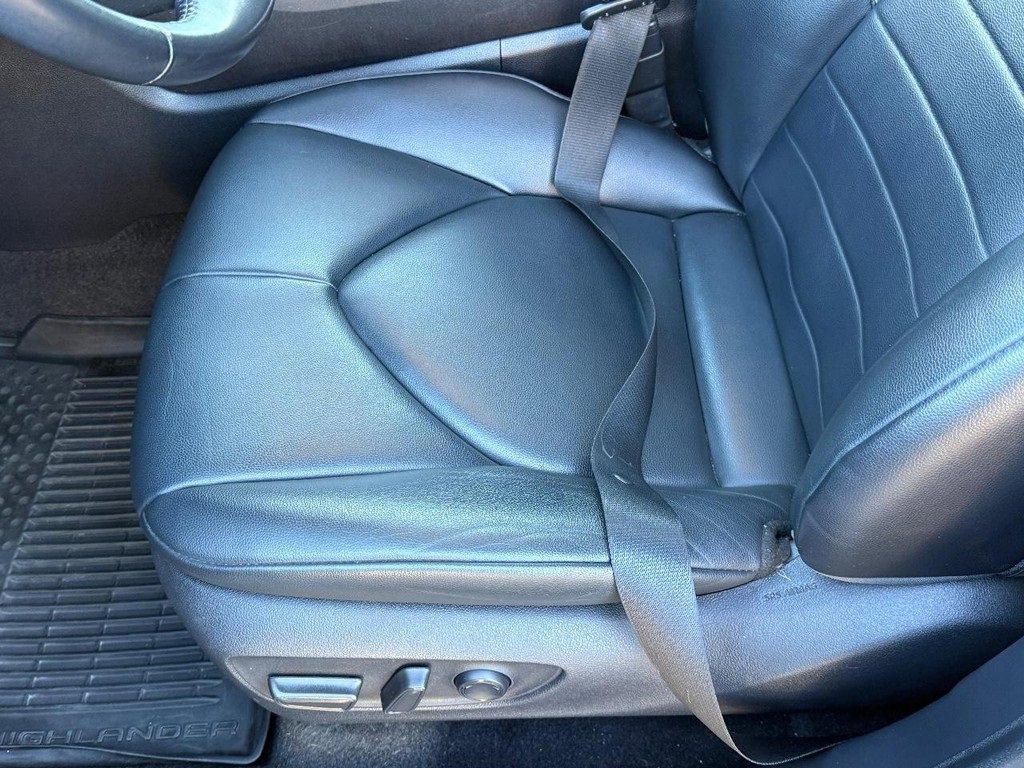 Certified 2023 Toyota Highlander XLE image 19