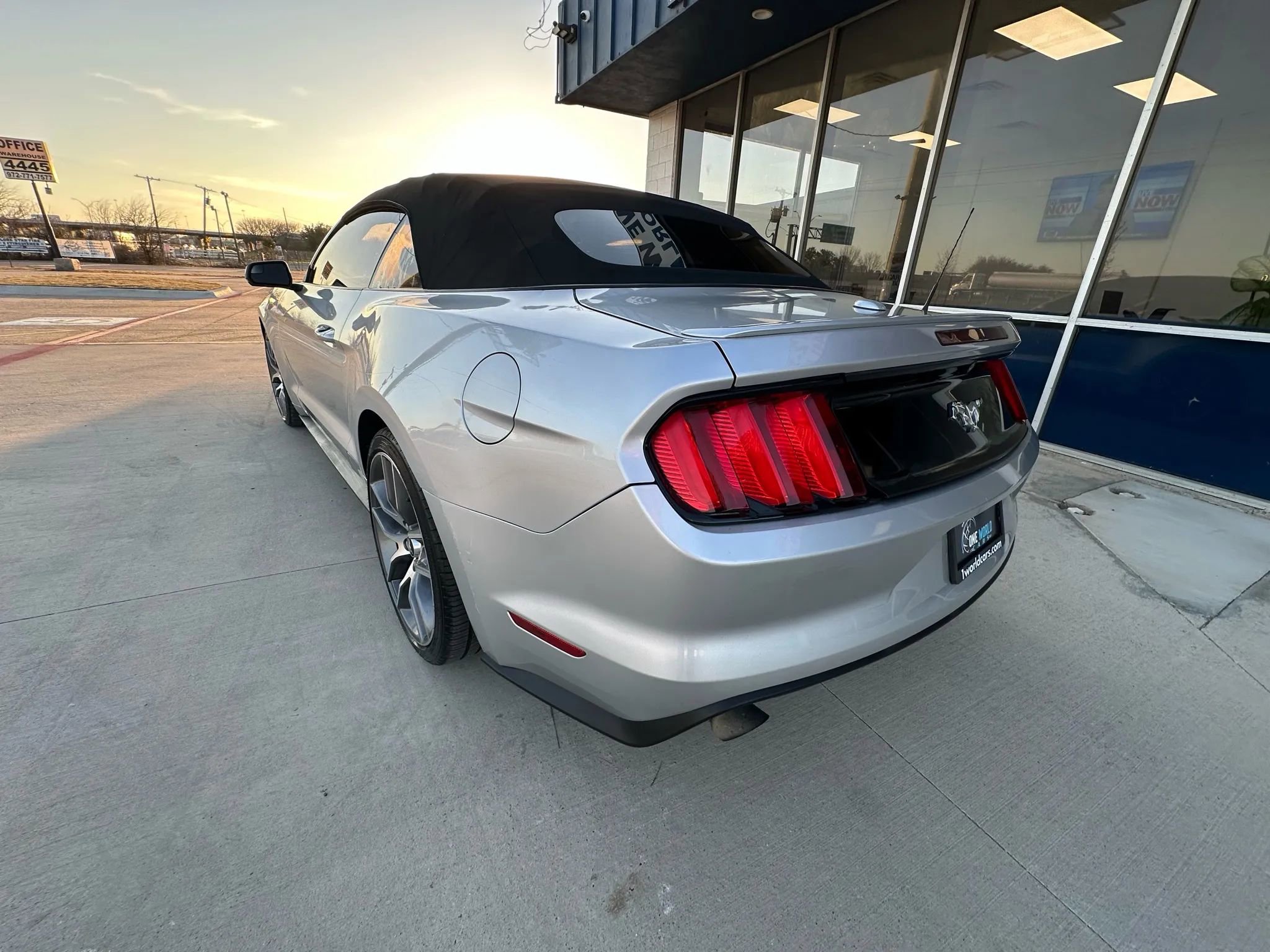 Used 2016 Ford Mustang Premium image 3