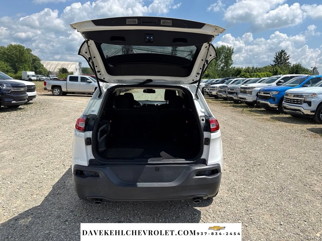 Used 2014 Jeep Cherokee Latitude FWD image 23