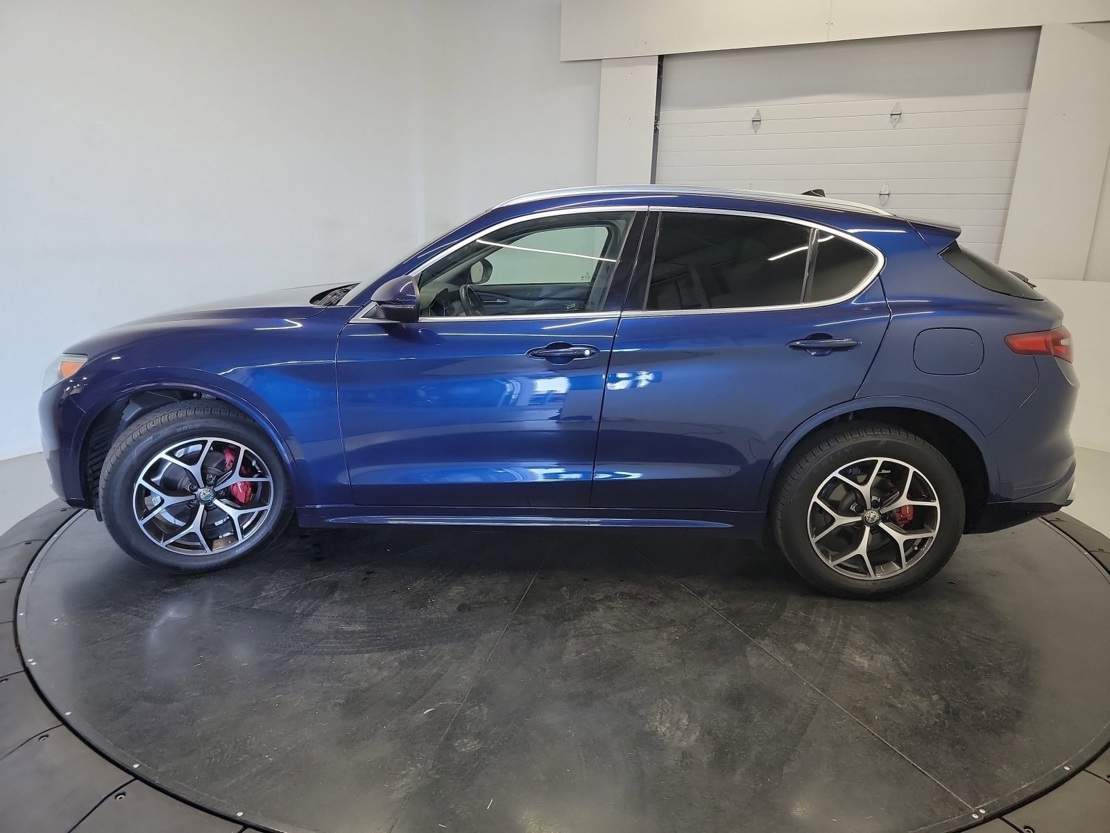 Used 2021 Alfa Romeo Stelvio Ti AWD/4WD image 4