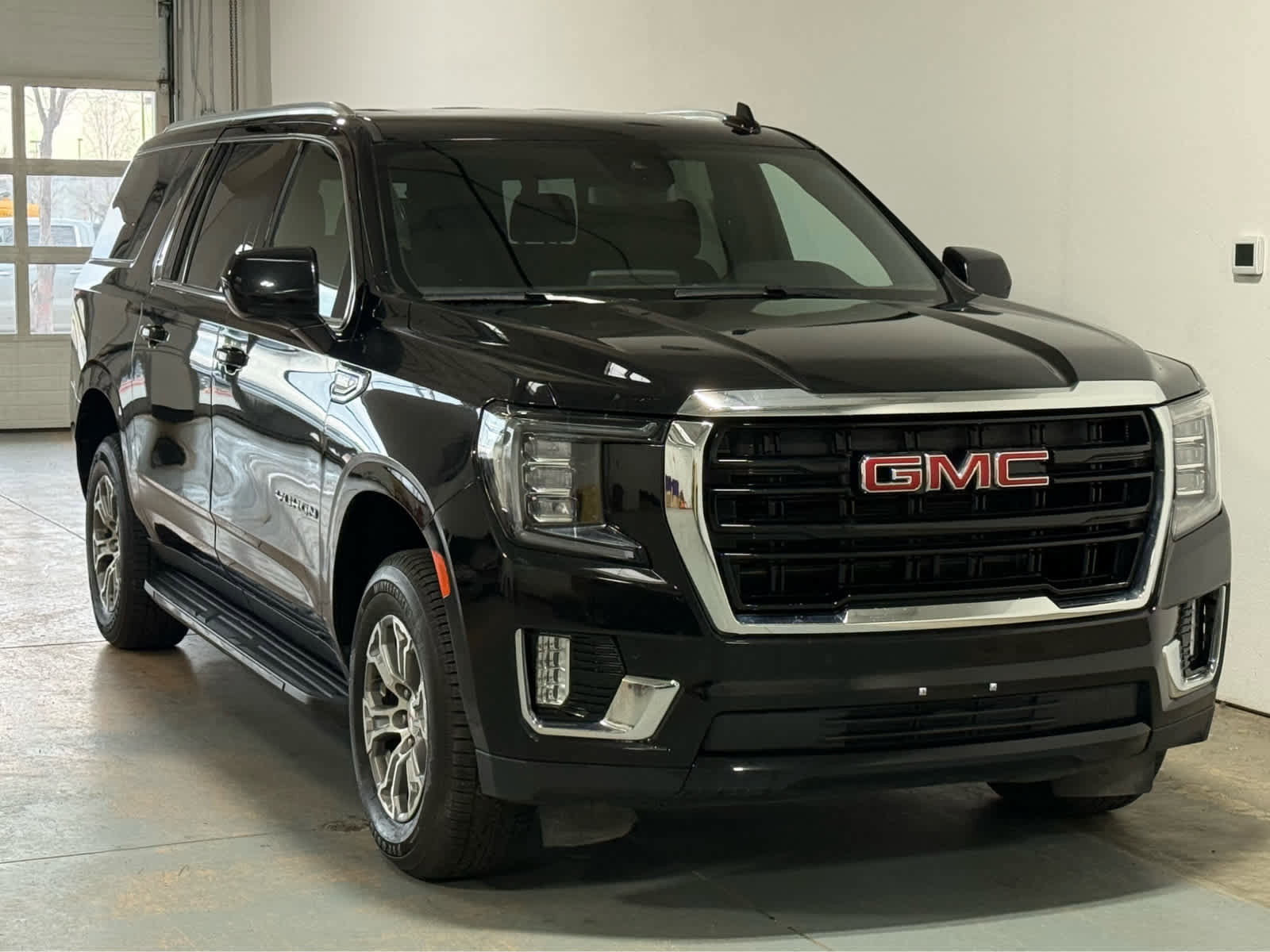 Certified 2024 GMC Yukon XL SLE w/ Max Trailering Package AWD/4WD image 5