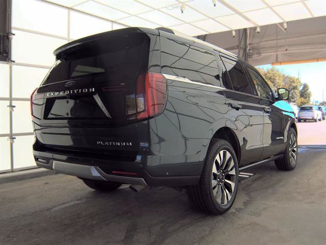 Used 2025 Ford Expedition Platinum w/ Driver's Package AWD/4WD image 5