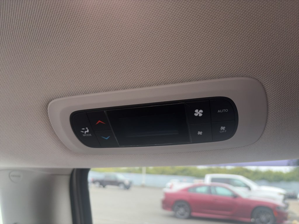 Used 2018 Chrysler Pacifica Touring-L FWD image 14