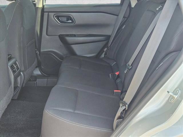Used 2024 Nissan Rogue S AWD/4WD image 16
