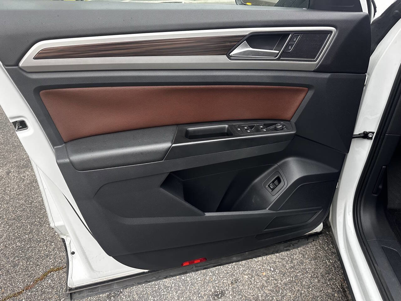 Used 2021 Volkswagen Atlas SE w/ Panoramic Sunroof Package AWD/4WD image 23