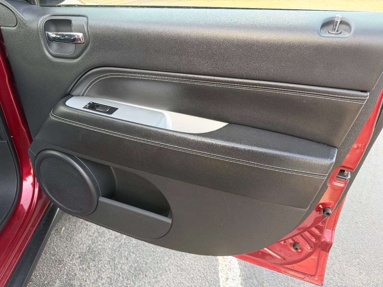 Used 2017 Jeep Compass Latitude image 14