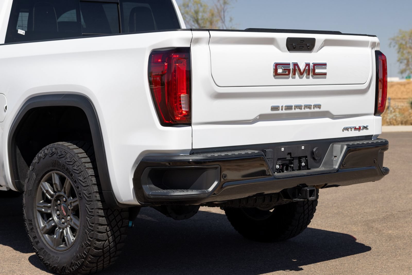 Used 2025 GMC Sierra 1500 AT4X AWD/4WD image 9