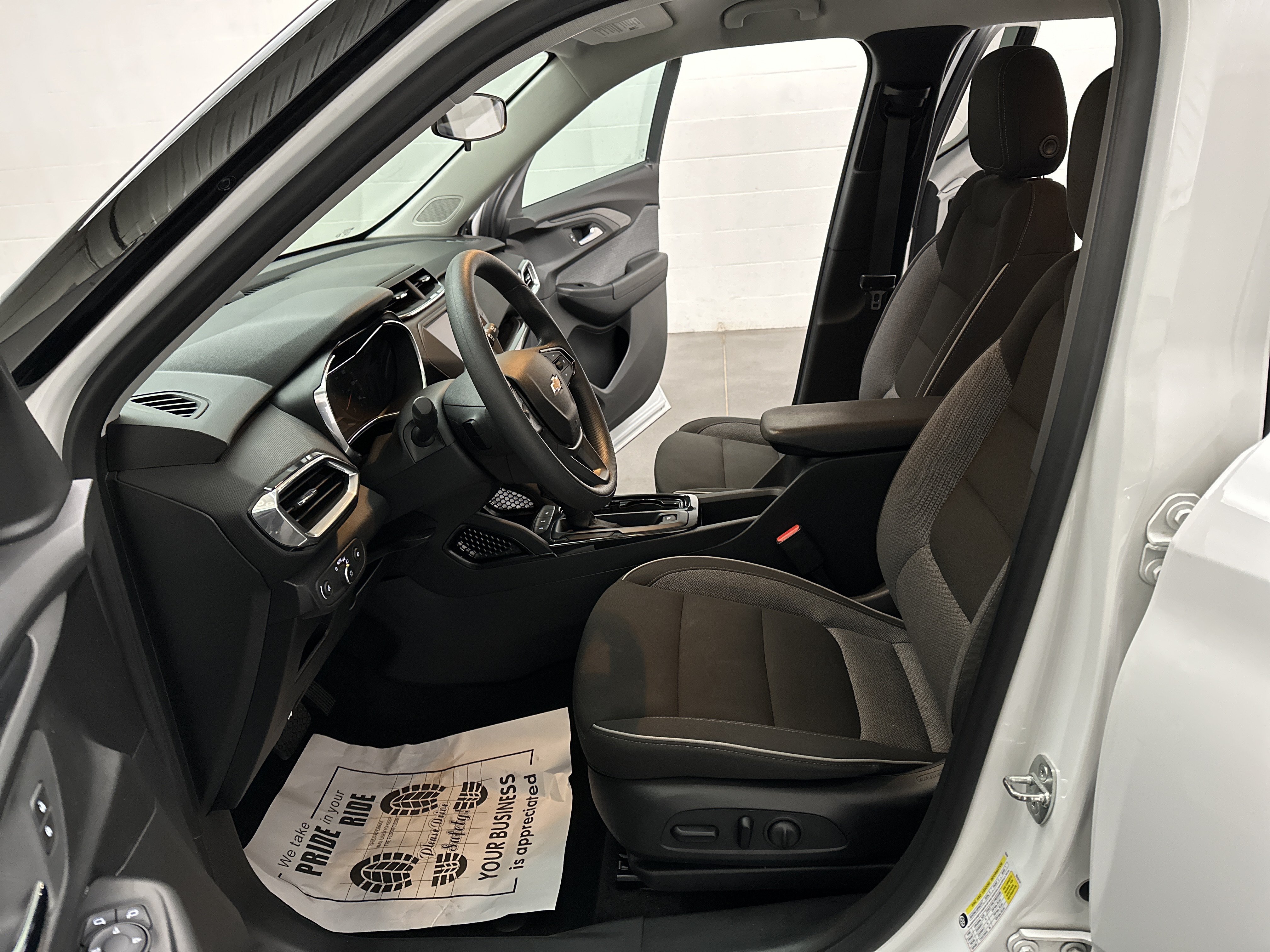 Used 2023 Chevrolet TrailBlazer LT FWD image 15