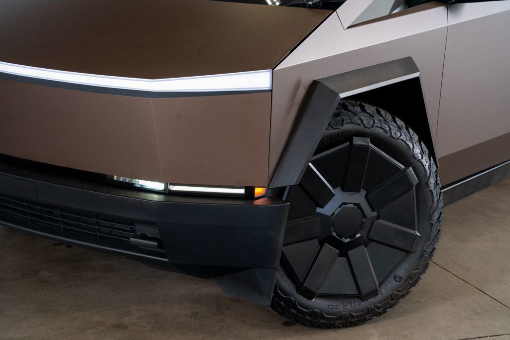 Used 2024 Tesla Cybertruck AWD Crew Cab image 3