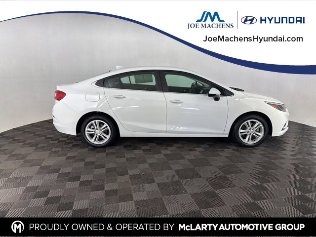 Used 2018 Chevrolet Cruze LT w/ Convenience Package image 4