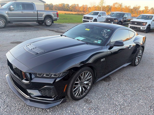 Used 2025 Ford Mustang GT Premium RWD image 3