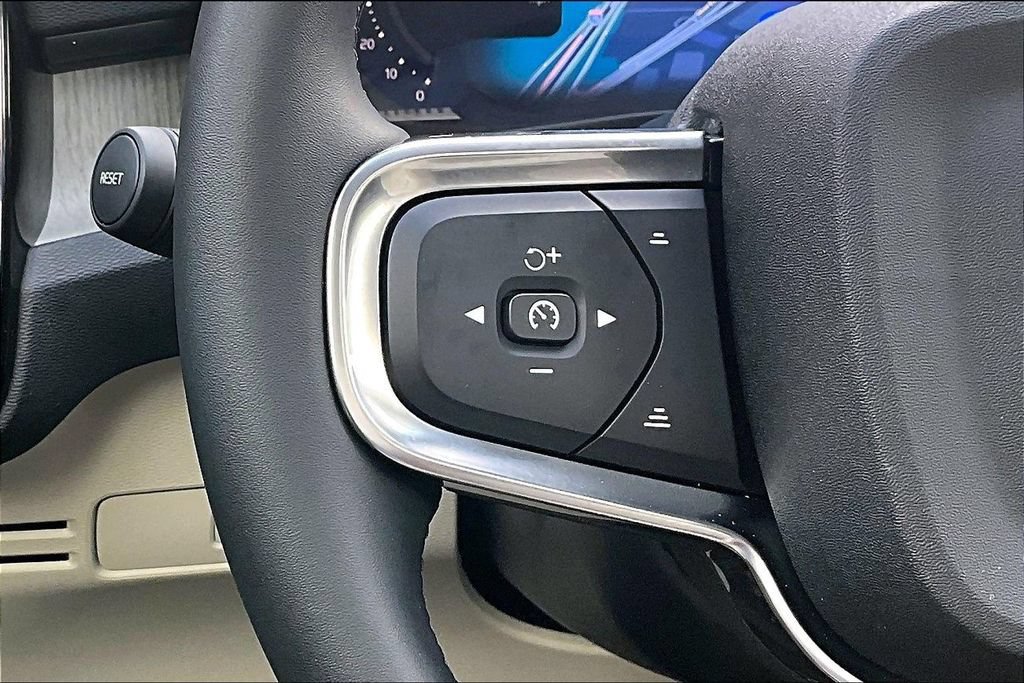 Certified 2026 Volvo XC40 B5 Ultra AWD/4WD image 26