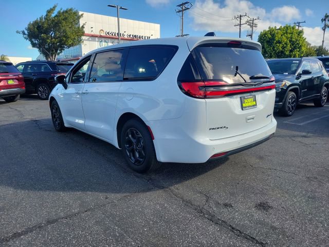 New 2023 Chrysler Pacifica Touring-L w/ S Appearance Package FWD image 3