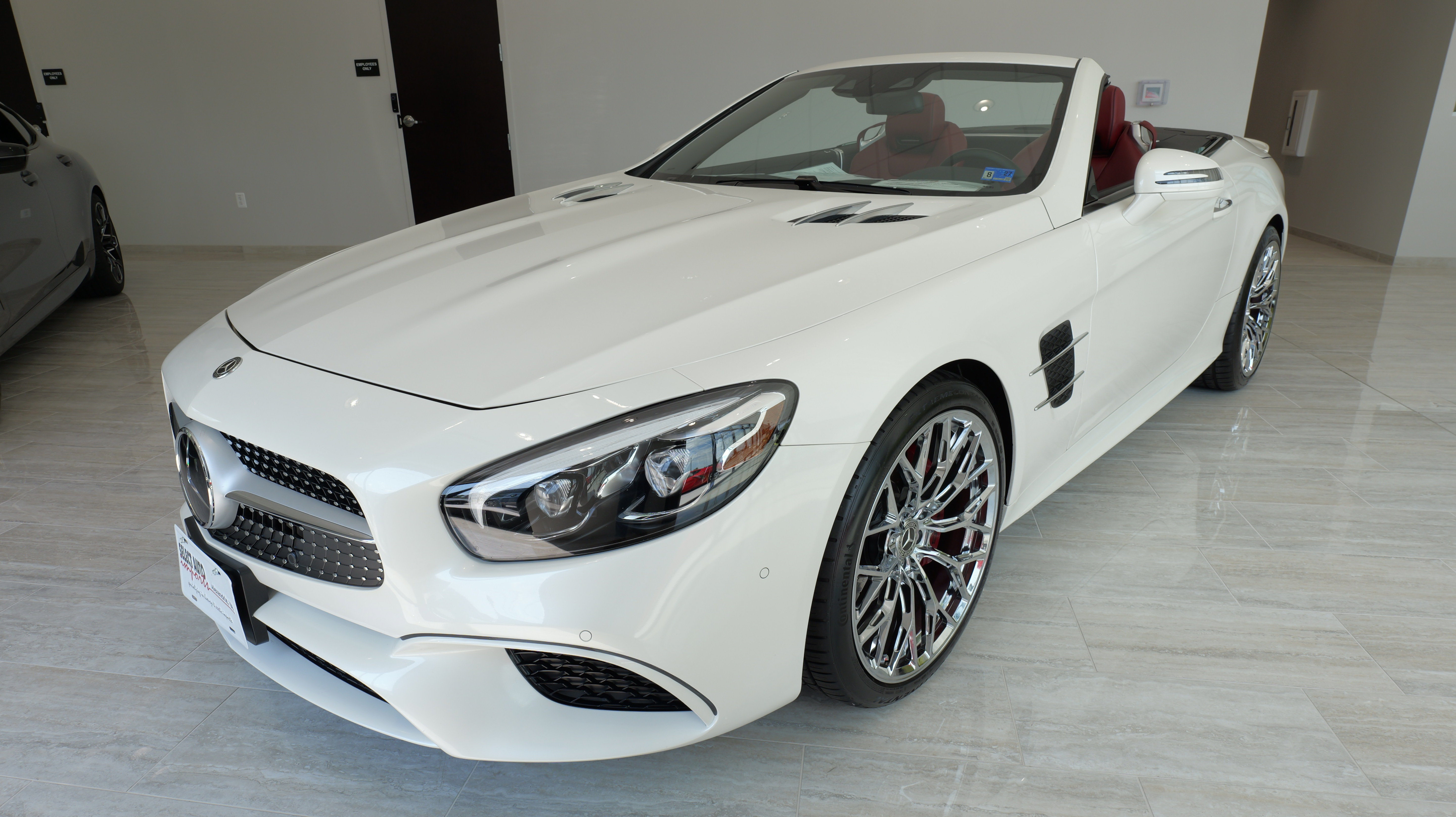 Used 2018 Mercedes-Benz SL 550 image 4