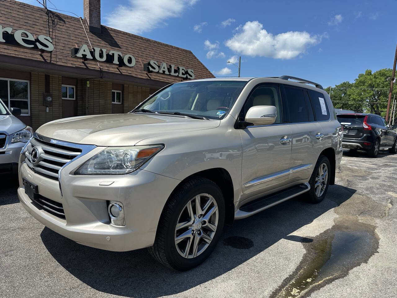 Used 2013 Lexus LX 570 4WD w/ Luxury Pkg image 1