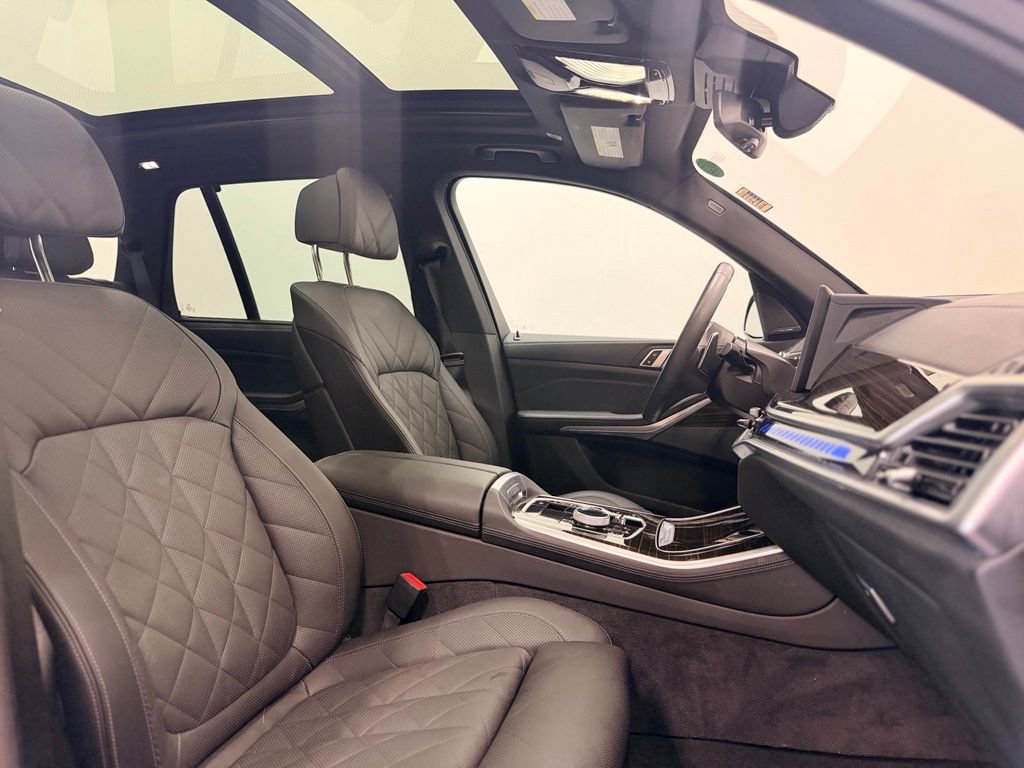 Used 2025 BMW X5 M60i AWD/4WD image 19