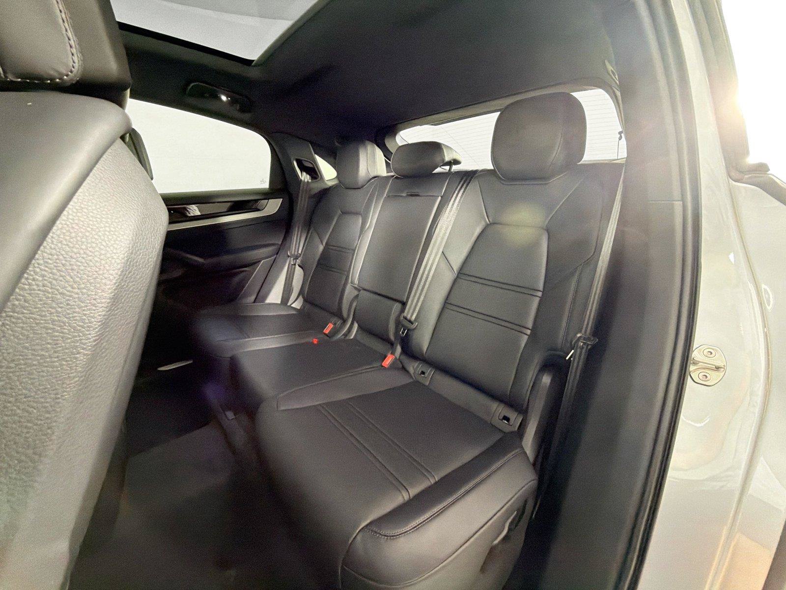Certified 2025 Porsche Cayenne Coupe AWD/4WD image 26