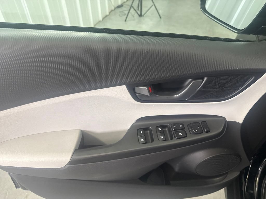 Used 2023 Hyundai Kona SEL FWD image 8