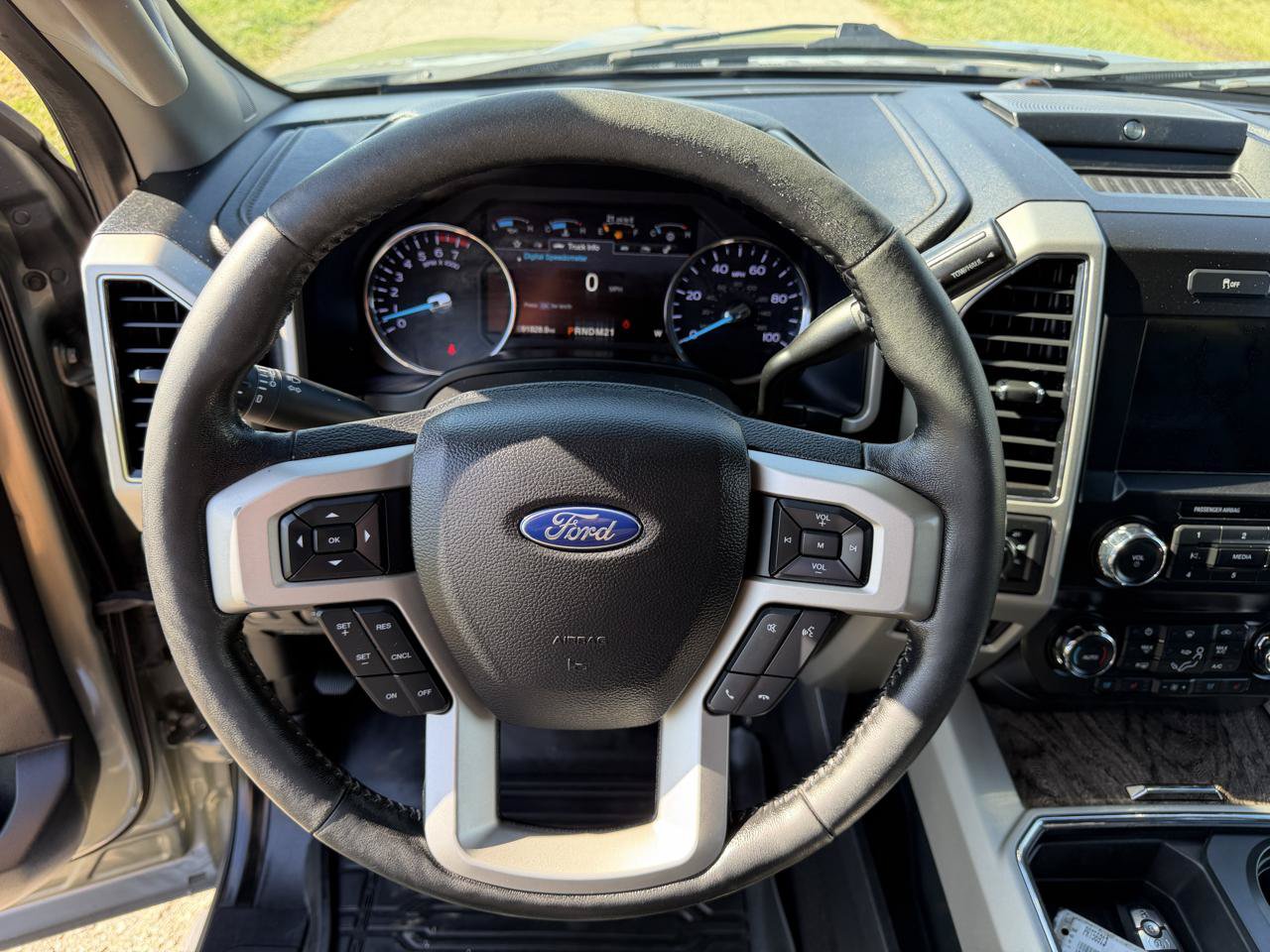 Used 2019 Ford F250 Lariat w/ Lariat Ultimate Package AWD/4WD image 25