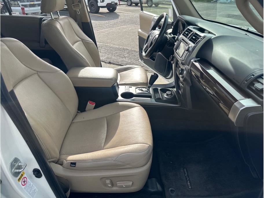 Used 2015 Toyota 4Runner Limited image 33