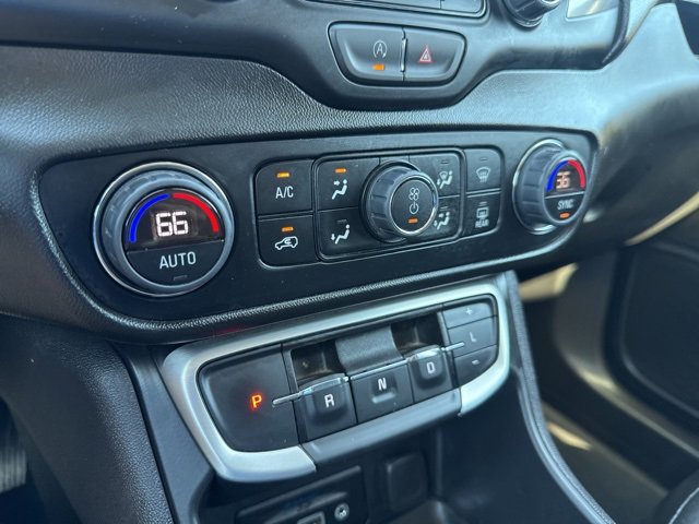 Used 2024 GMC Terrain SLT image 22