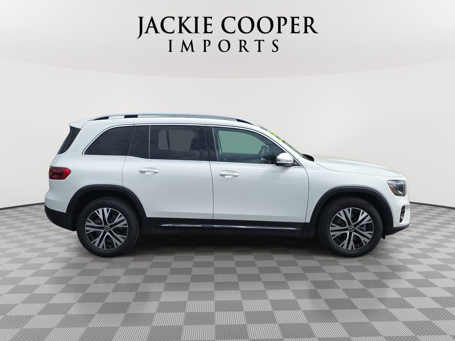 Used 2025 Mercedes-Benz GLB 250 image 4