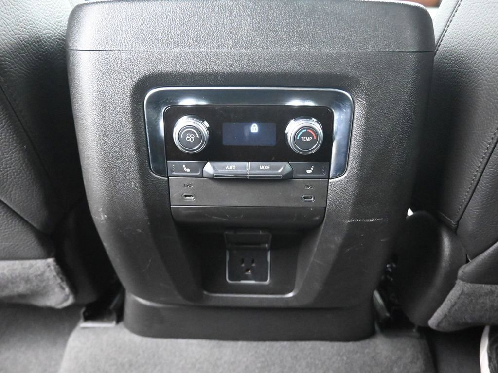 Used 2025 GMC Yukon XL Denali image 33