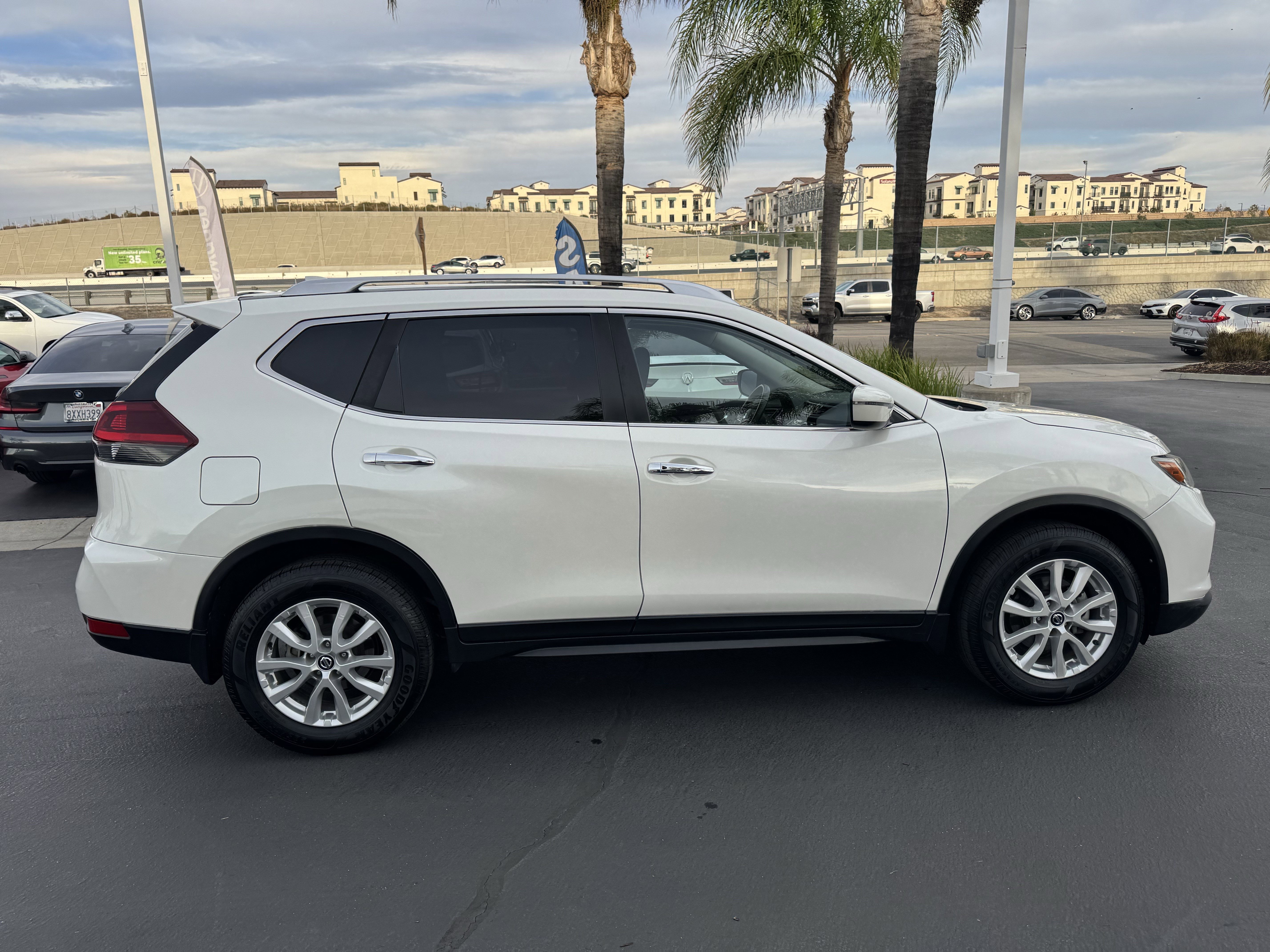 Used 2020 Nissan Rogue SV image 7