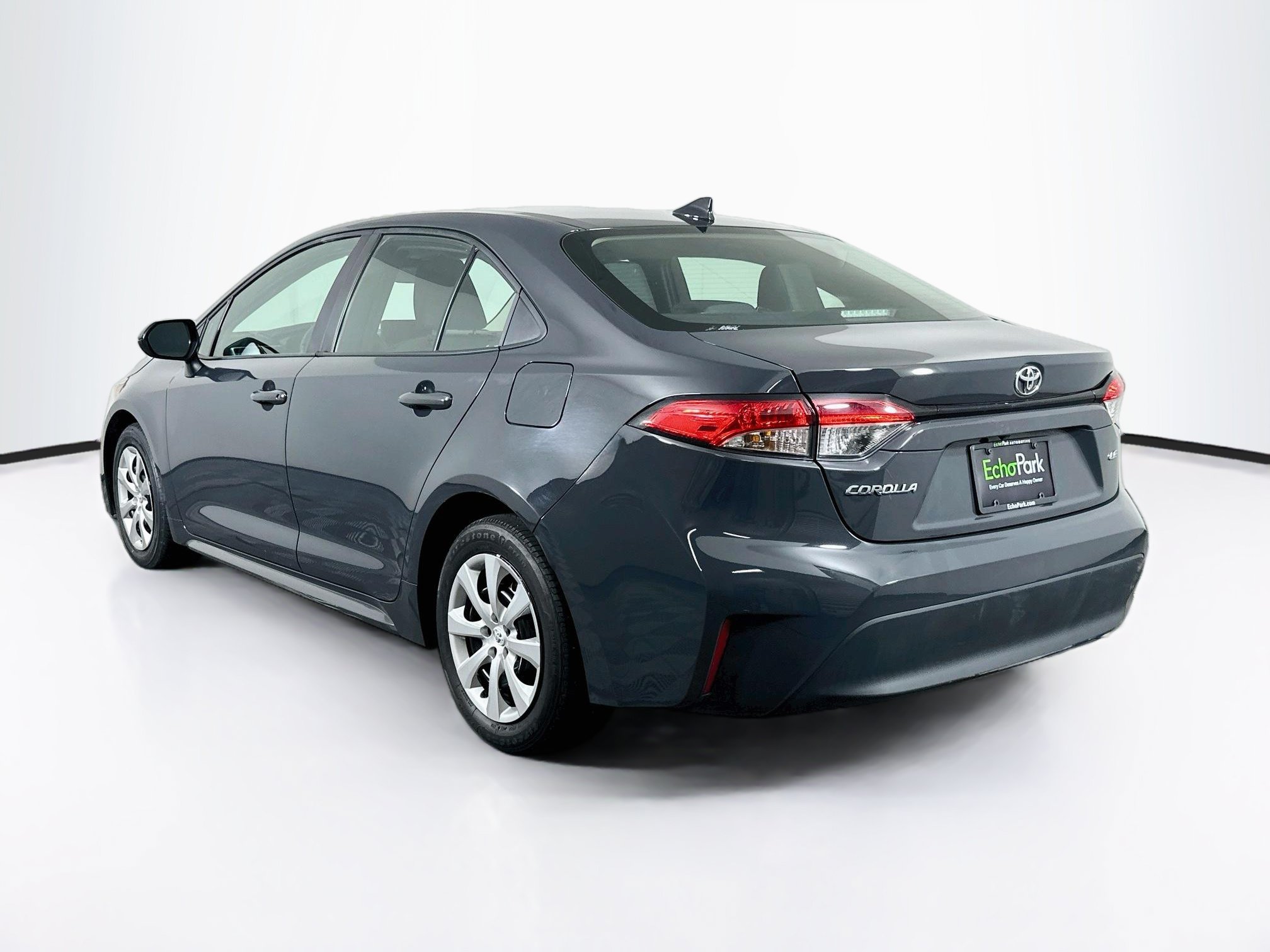 Used 2025 Toyota Corolla LE FWD image 5
