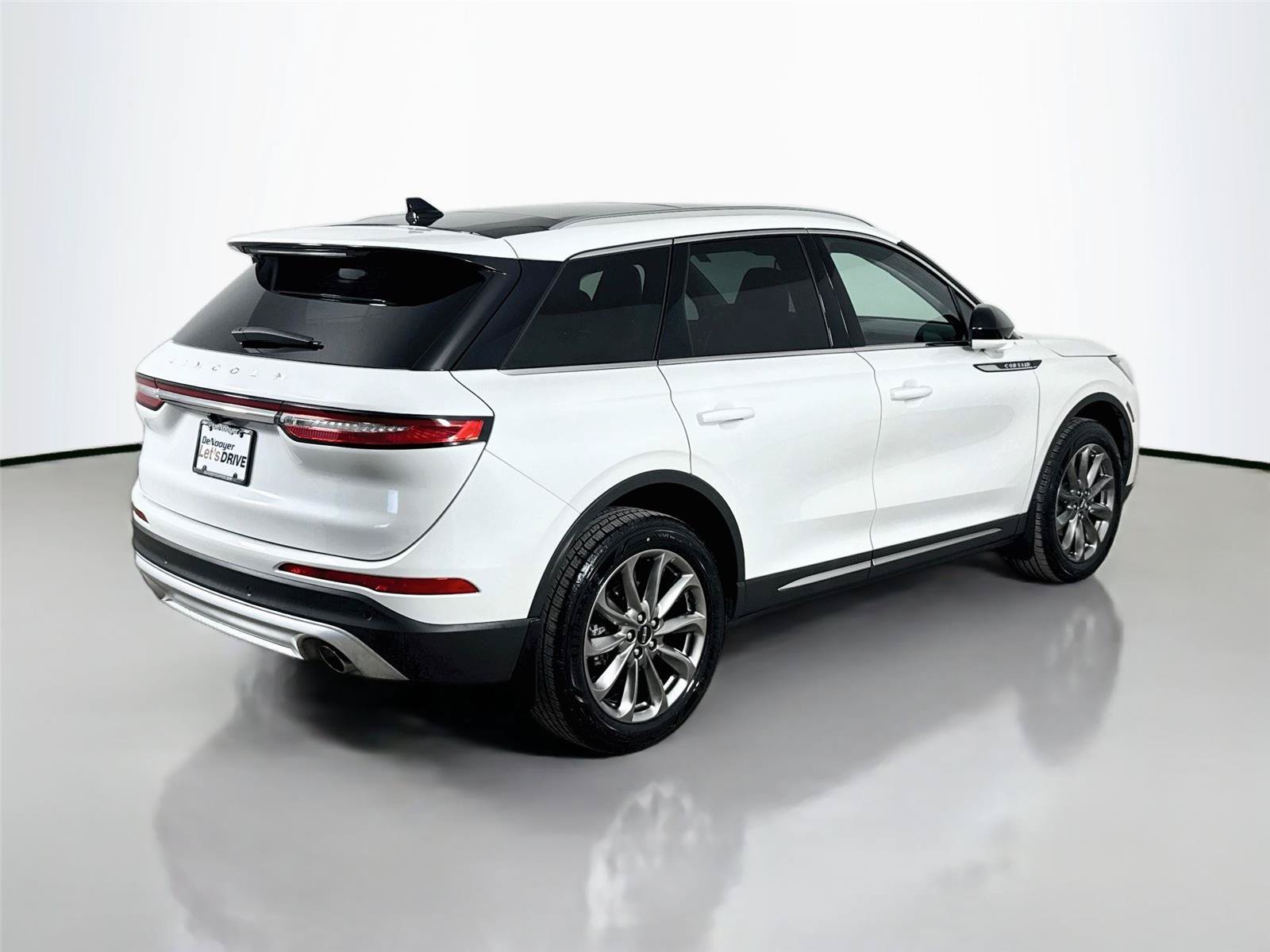 Used 2022 Lincoln Corsair AWD w/ Premium Package image 9