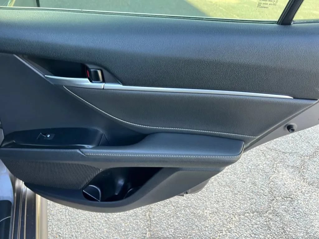 Used 2018 Toyota Camry XSE FWD image 20