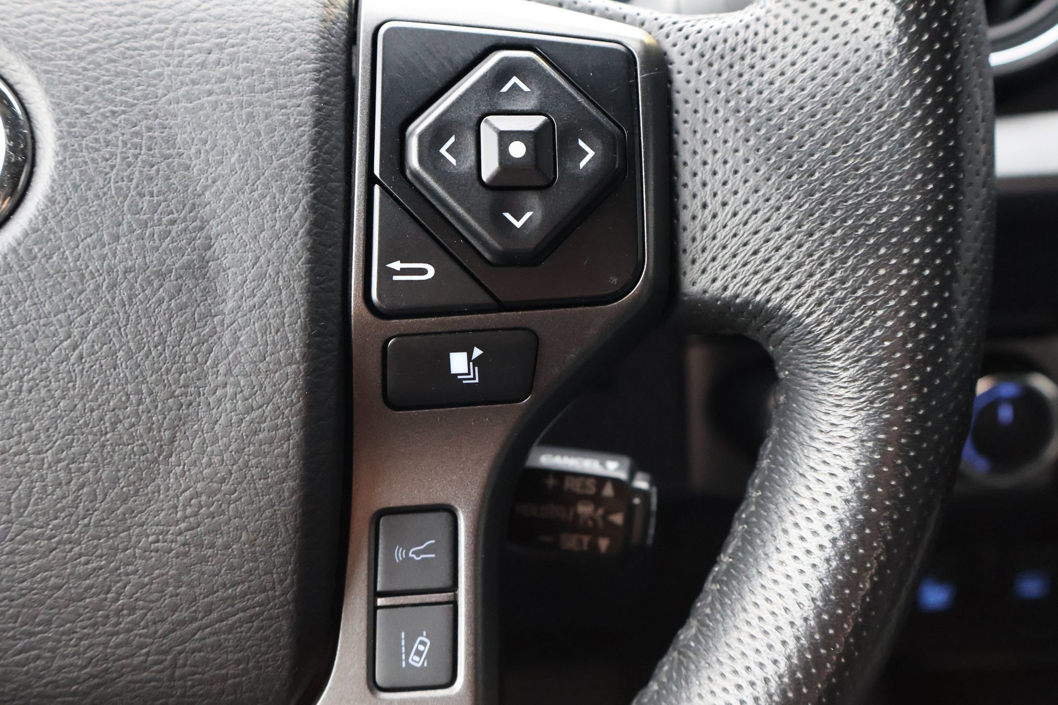 Used 2022 Toyota Tacoma TRD Sport w/ Technology Package image 13