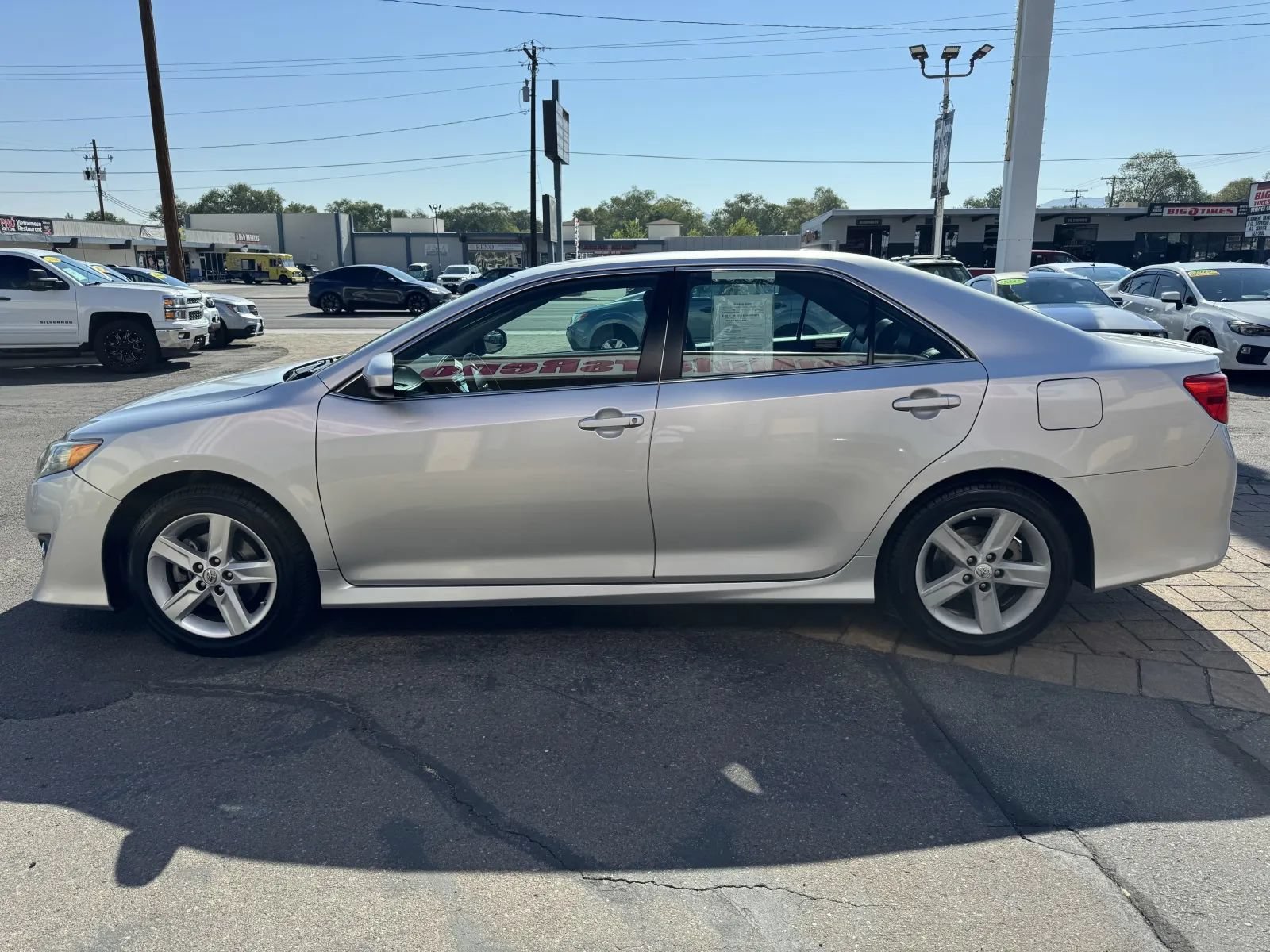 Used 2014 Toyota Camry SE FWD image 5