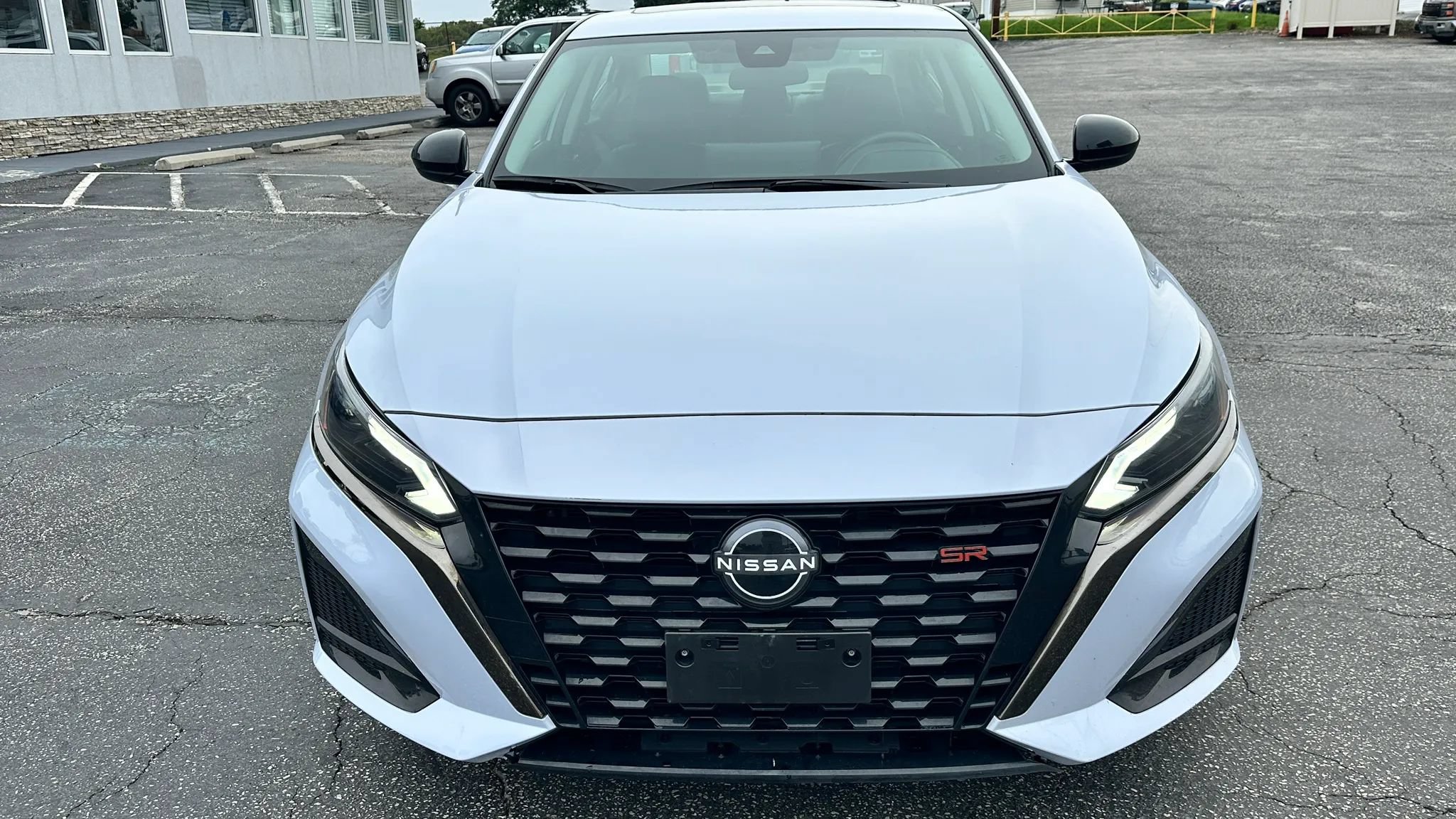 Used 2023 Nissan Altima 2.5 SR w/ SR Premium Package AWD/4WD image 2