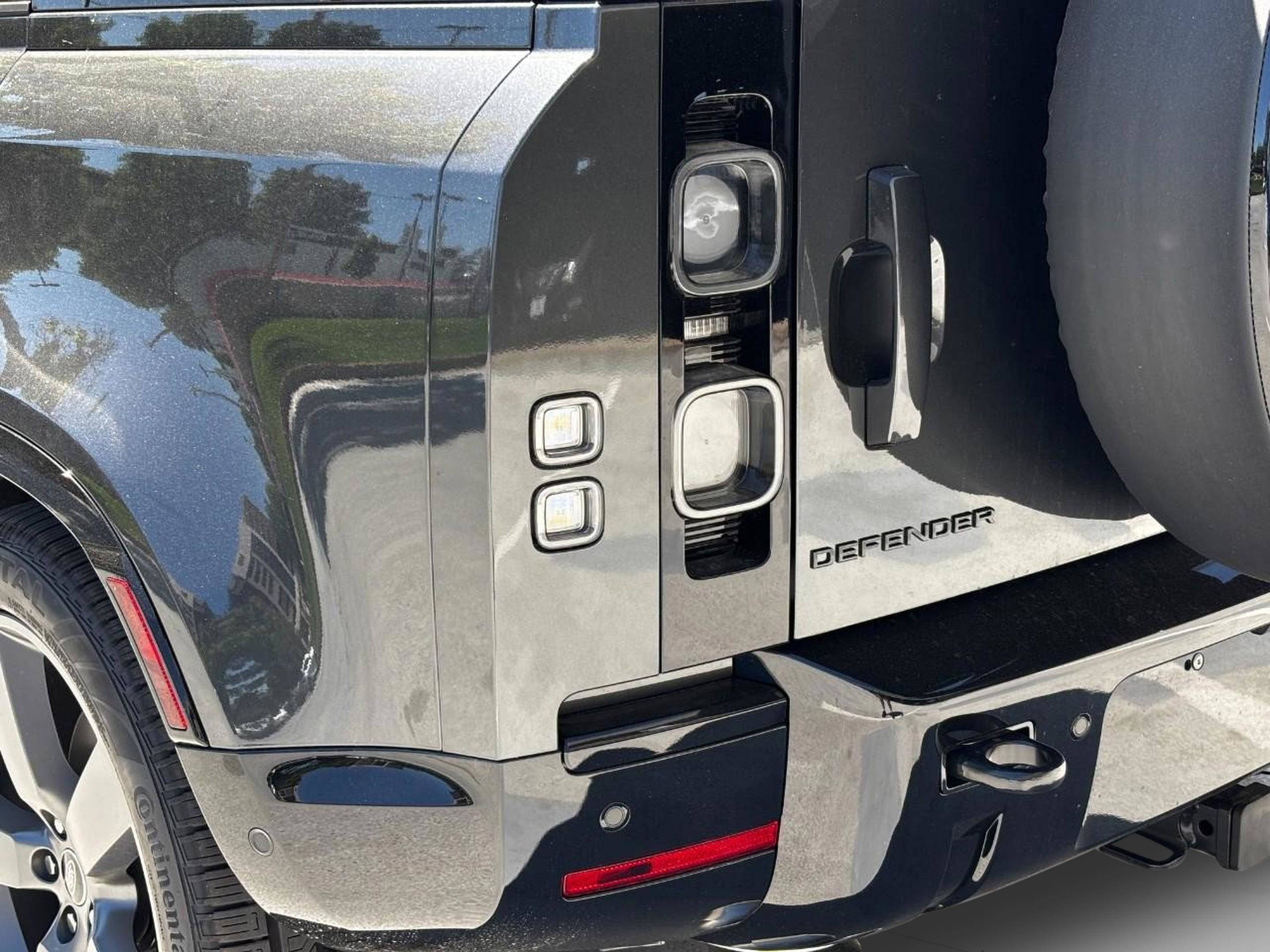 New 2025 Land Rover Defender 110 V8 image 11