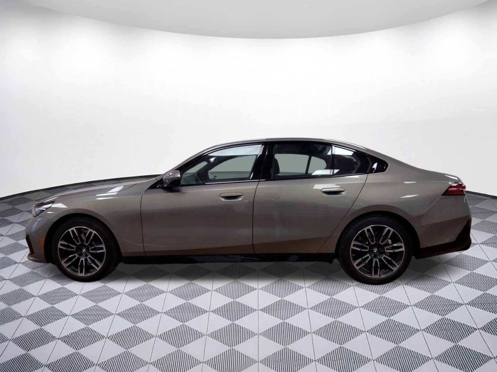 New 2026 BMW 530i xDrive w/ M Sport Package AWD/4WD image 2