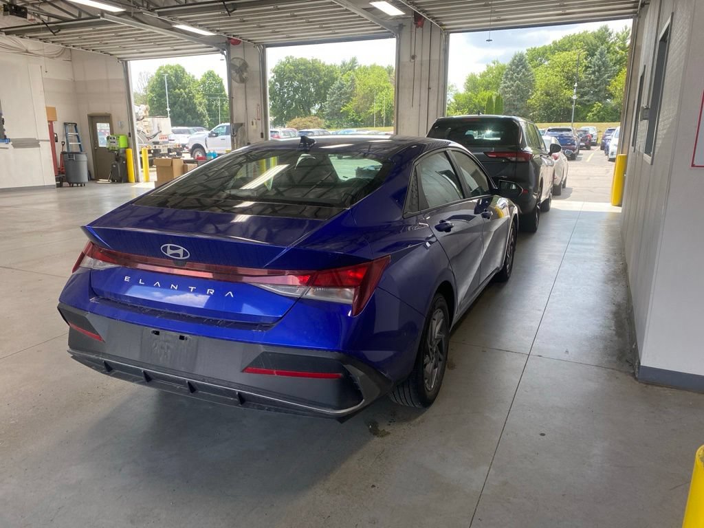 Used 2024 Hyundai Elantra SEL FWD image 4