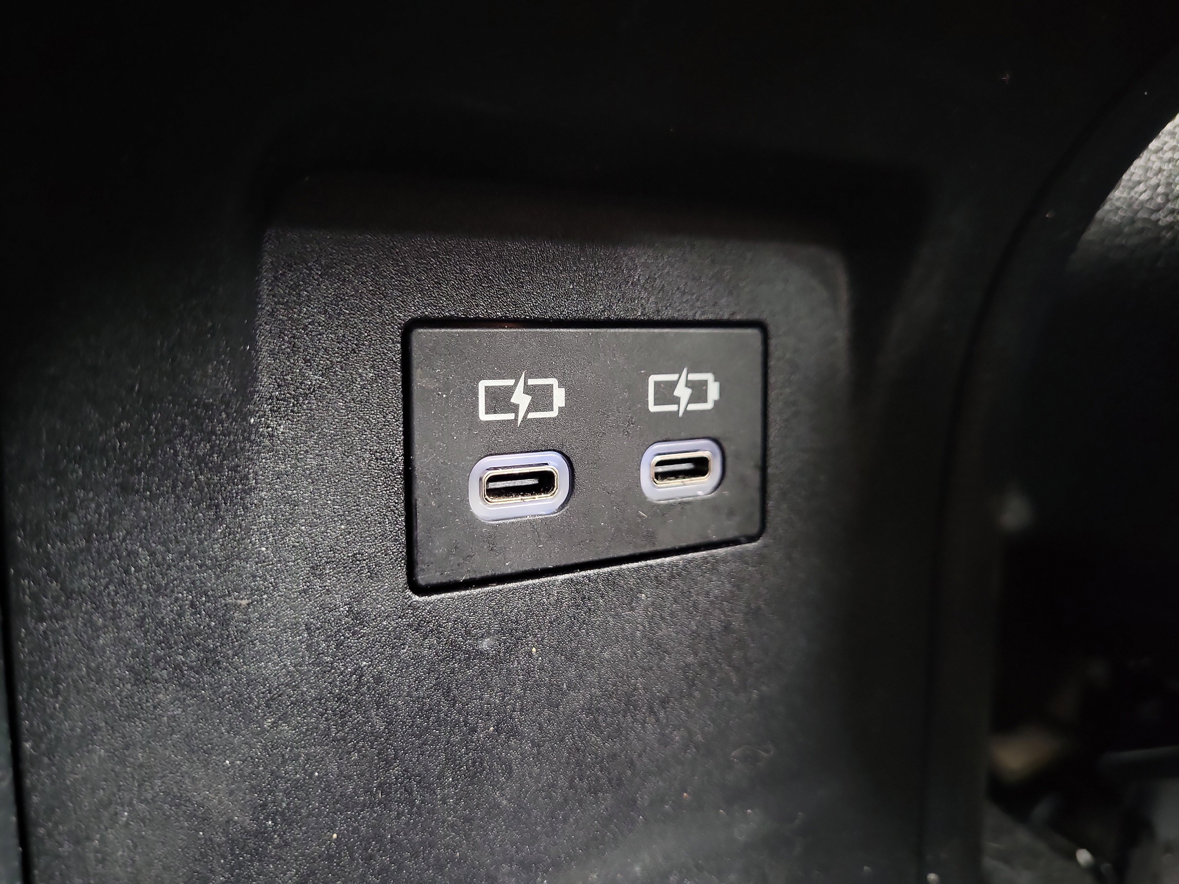 Used 2024 Toyota Prius LE image 9