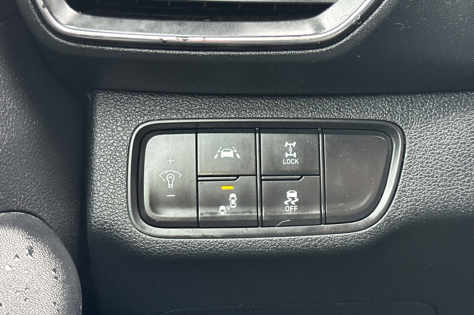 Used 2019 Hyundai Santa Fe SE image 29