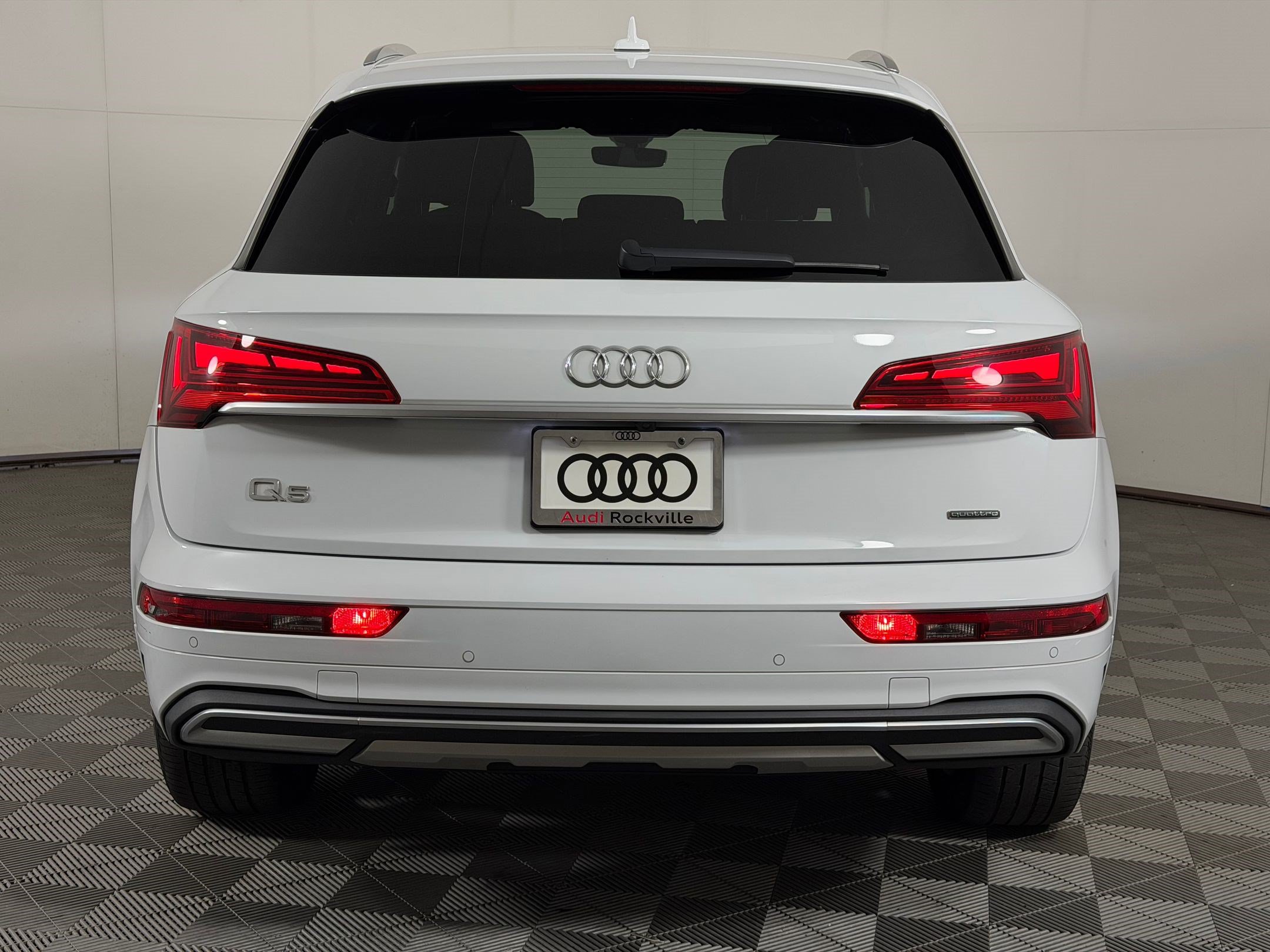 Used 2023 Audi Q5 2.0T Premium w/ Convenience Package AWD/4WD image 10