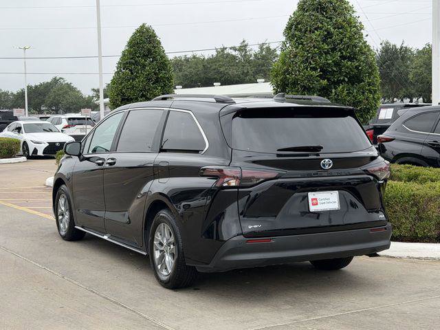 Certified 2025 Toyota Sienna XLE FWD image 5