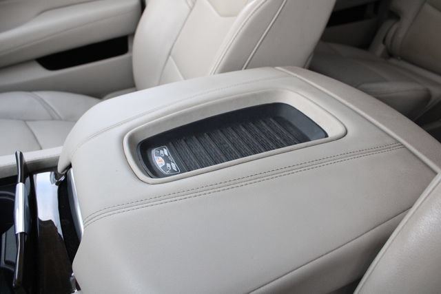 Used 2020 Cadillac Escalade ESV Luxury RWD image 22
