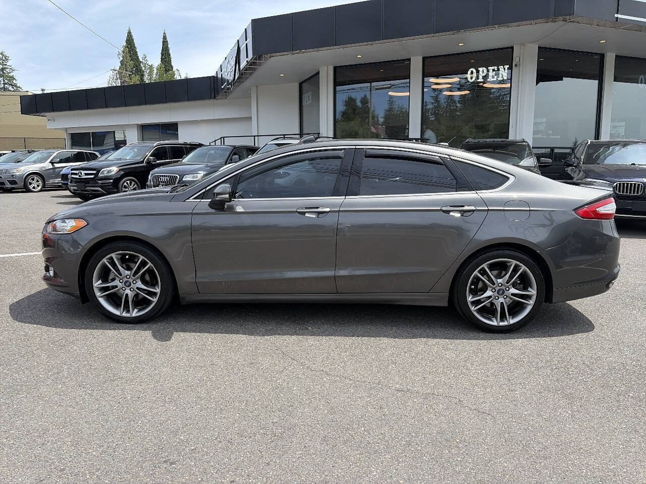 Used 2016 Ford Fusion Titanium AWD/4WD image 2