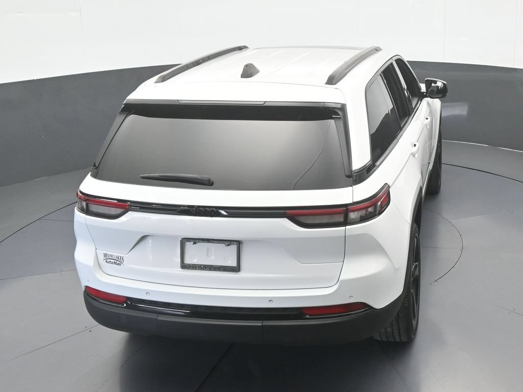 Used 2024 Jeep Grand Cherokee Altitude RWD image 48