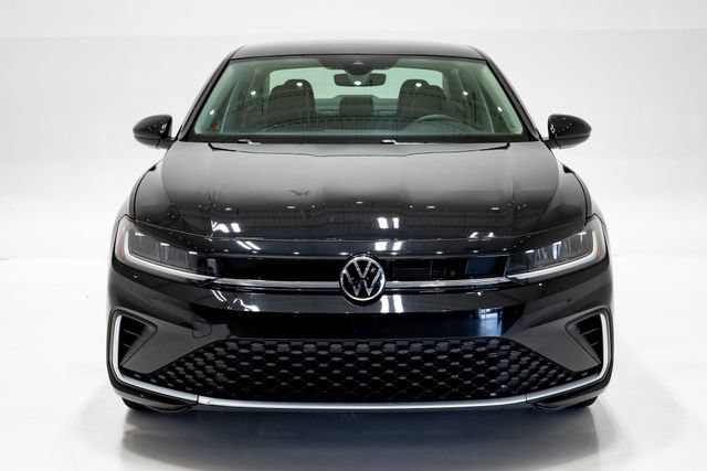 Used 2025 Volkswagen Jetta SE w/ Sunroof Package FWD image 4