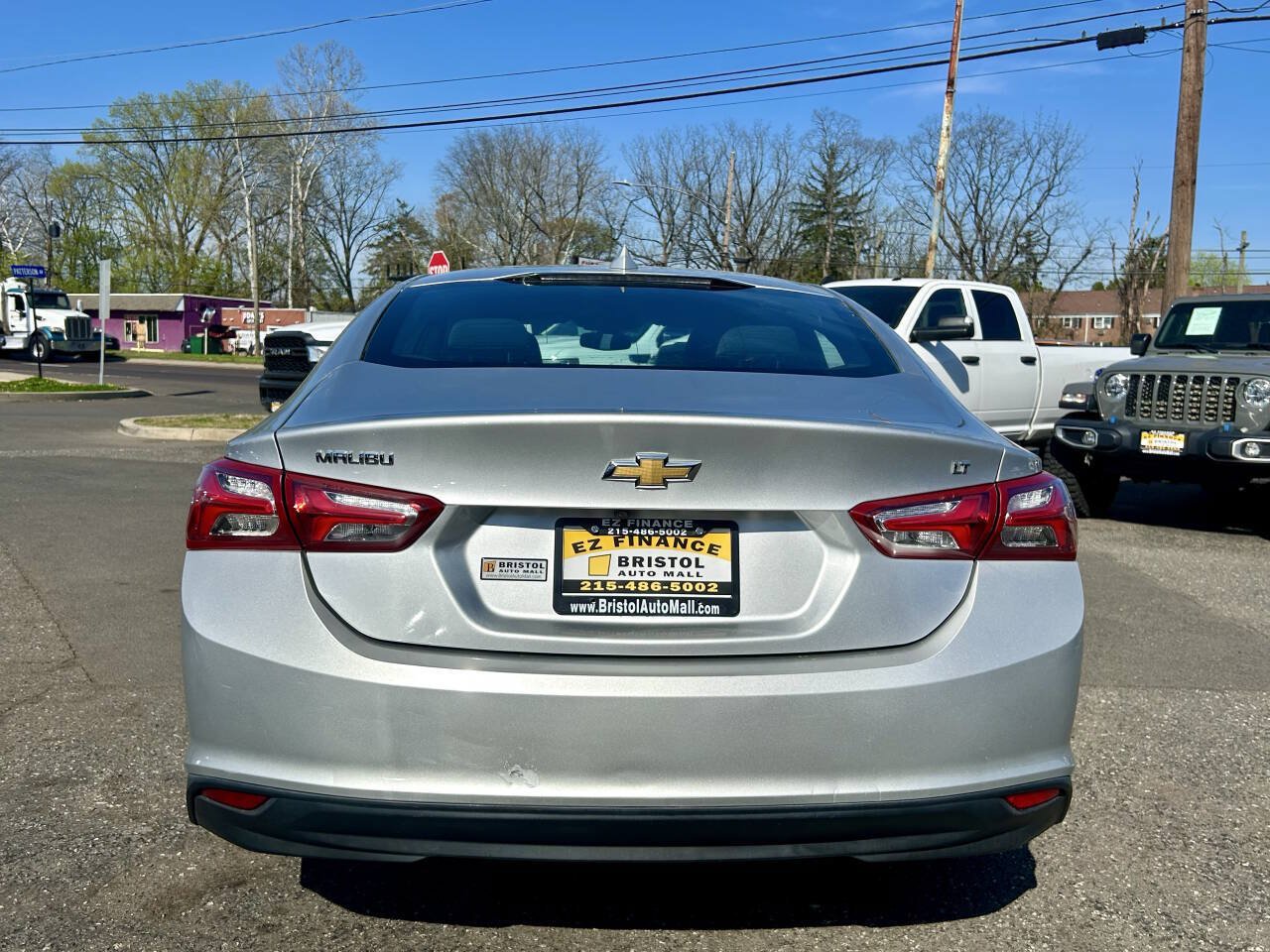 Used 2022 Chevrolet Malibu LT FWD image 4