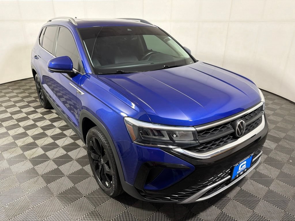 Certified 2022 Volkswagen Taos SE w/ Panoramic Sunroof Package