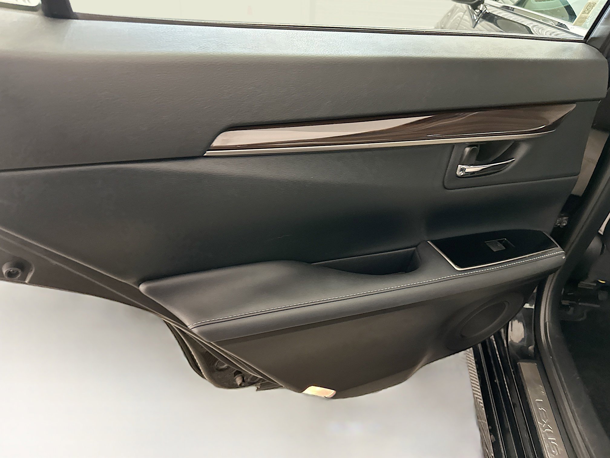 Used 2018 Lexus ES 350 w/ Luxury Package w/Wood Trim FWD image 28