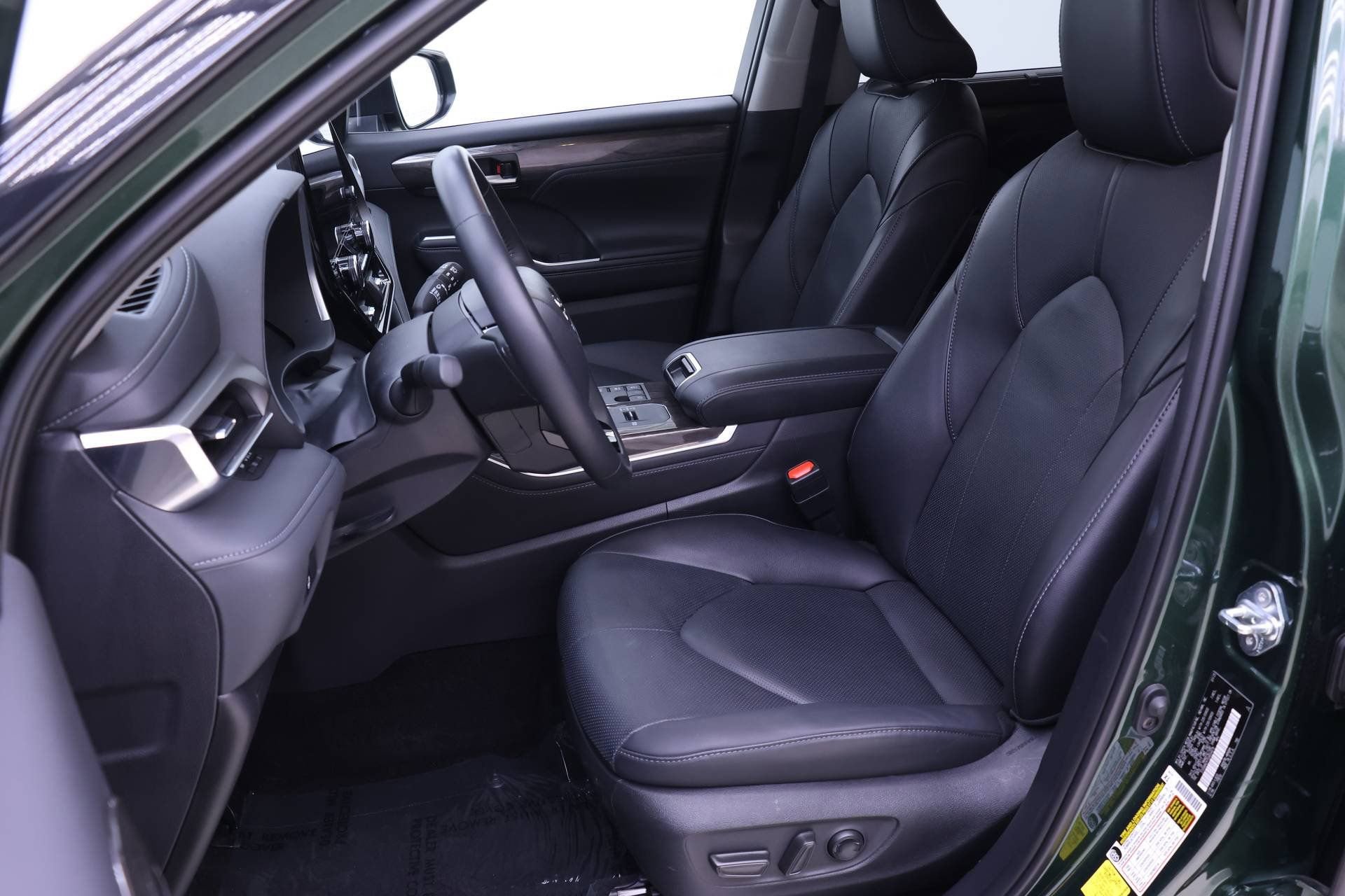 Used 2025 Toyota Highlander Limited image 3